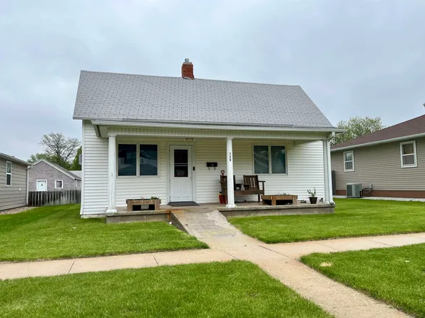 720 Blaine St, Holdrege, NE 68949