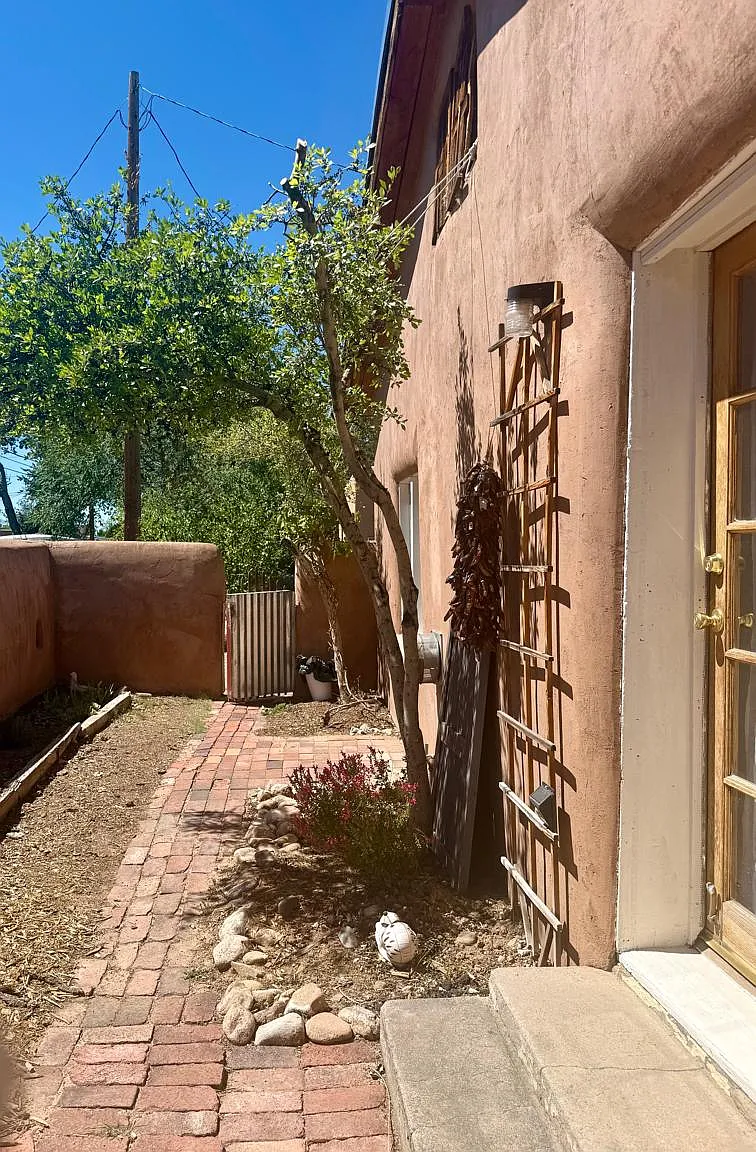 2 bed, 900 sqft, $1,995 — Photo 2