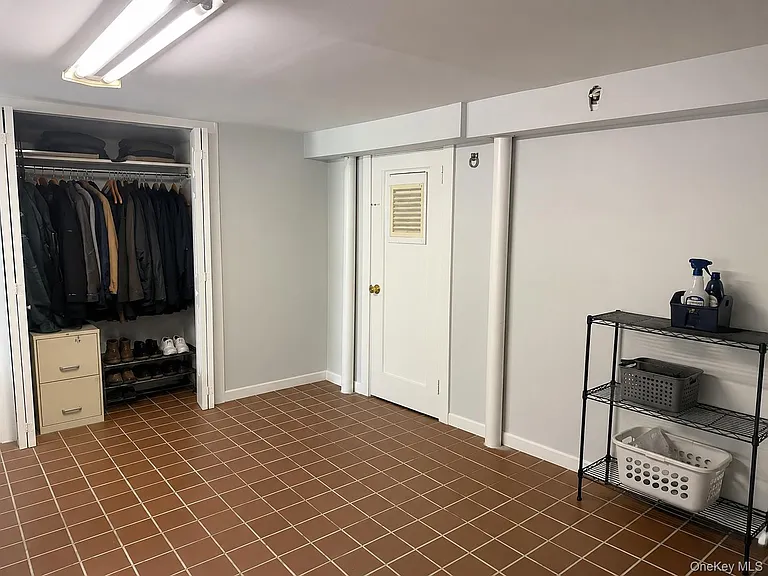 38 Clayton Ave — Photo 19