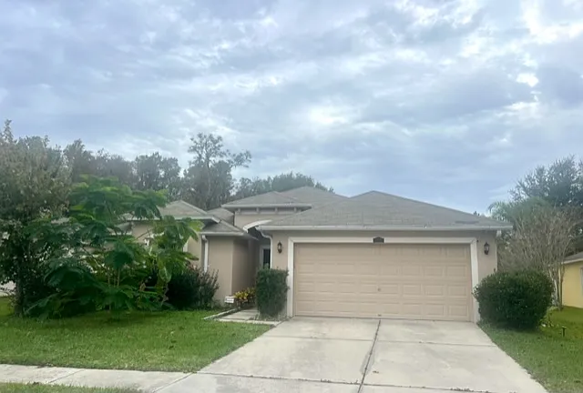 Gorgeous Home With Open Floor Plan Available September — Photo 3