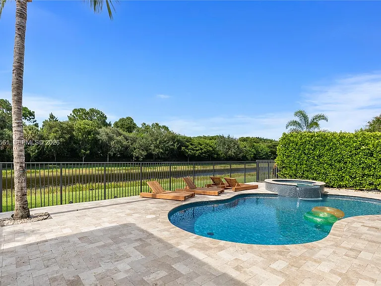 9529 Eden Roc Ct — Photo 7