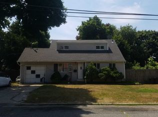 32 Frank St, Brentwood, NY 11717