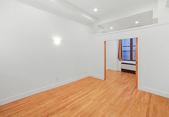 3rd image of 207 E 37th St #B1