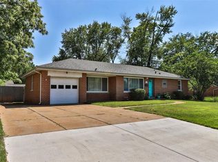11384 Manchester Rd, Saint Louis, MO 63122