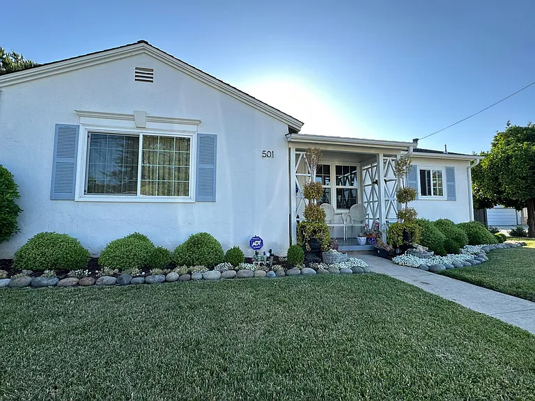 501 Bradley Ave — Photo 3