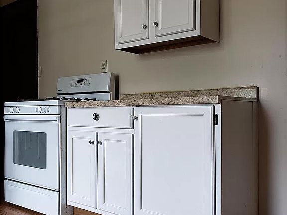 2nd image of 586 Reaney Ave E #588-U1