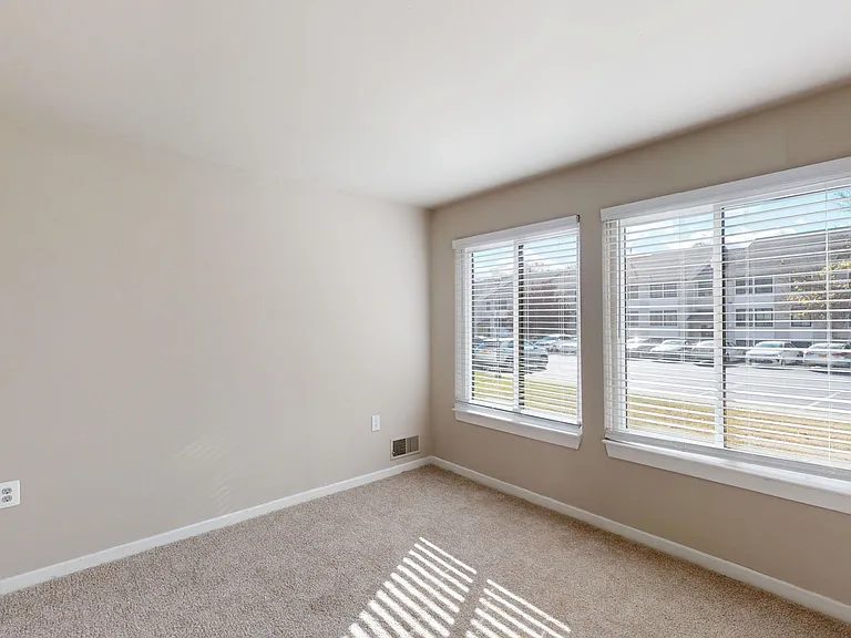 Seneca Place — Photo 87