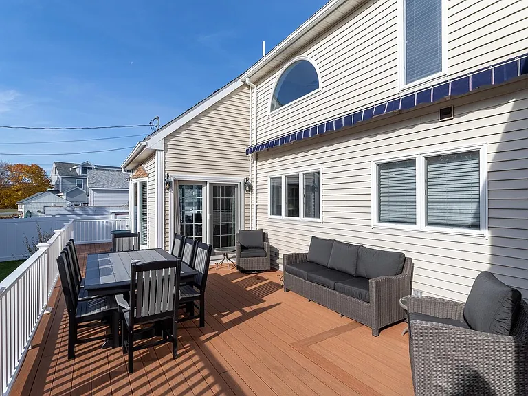 7 Lowell St — Photo 18