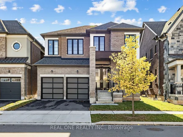 1382 Queens Plate Rd, Oakville, ON L6M 5L4