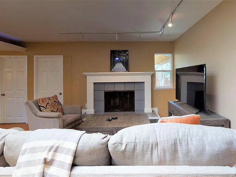 3856 Dunford Way — Photo 9