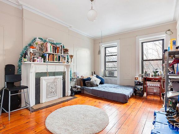 4th image of 429 Hancock St APT 2