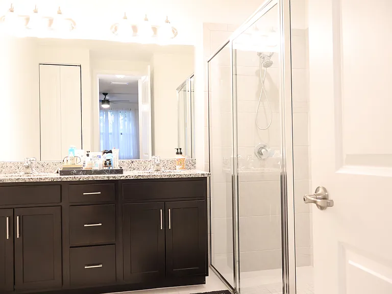 Master Bath - 1st floor