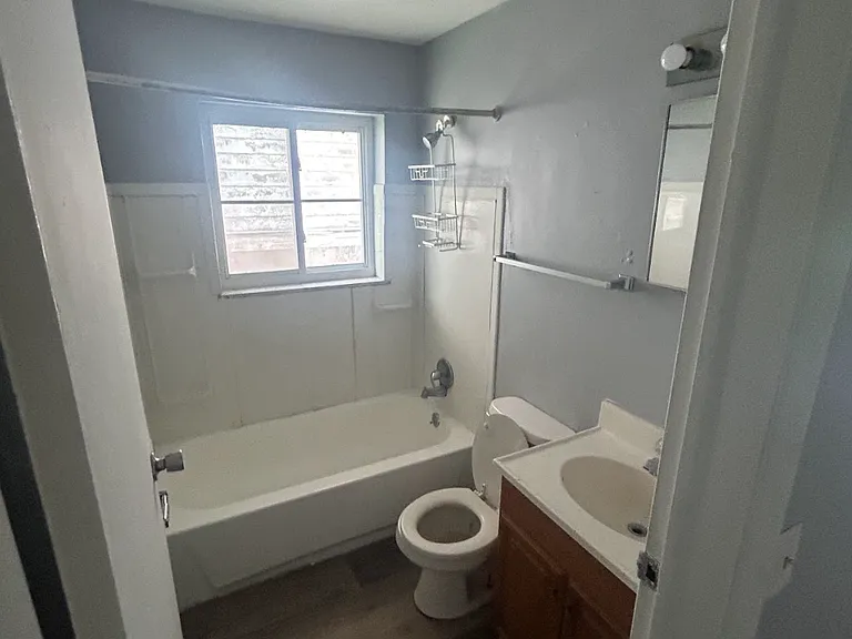 708 Oxford Ave #D — Photo 4