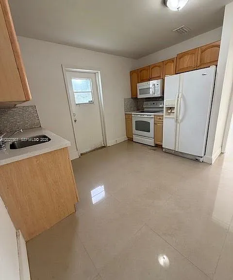 3700 SW 56th Ave — Photo 6