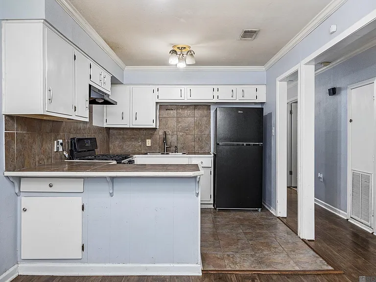3661 Harrison St — Photo 17