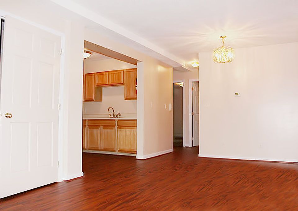 1st image of 124 Rockaway Ave #1