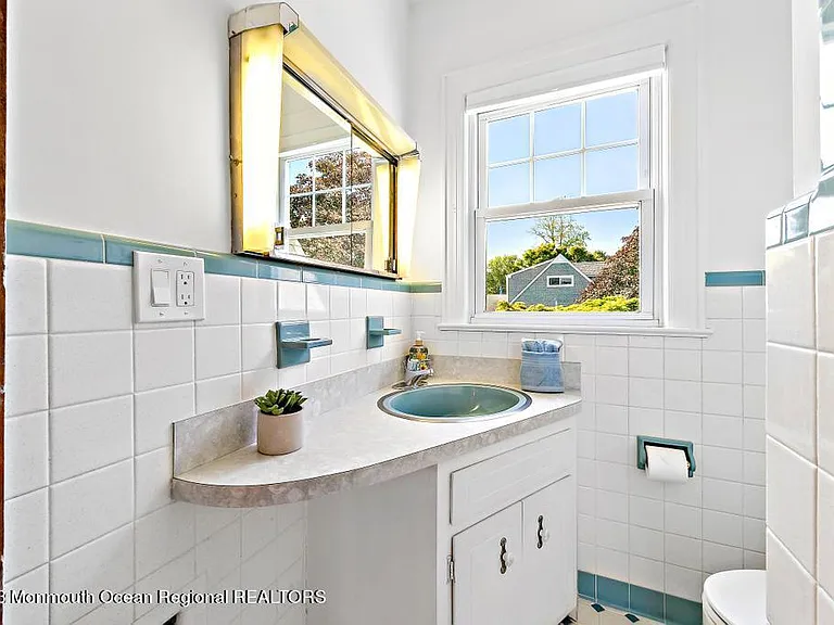 27 Shrewsbury Dr — Photo 37