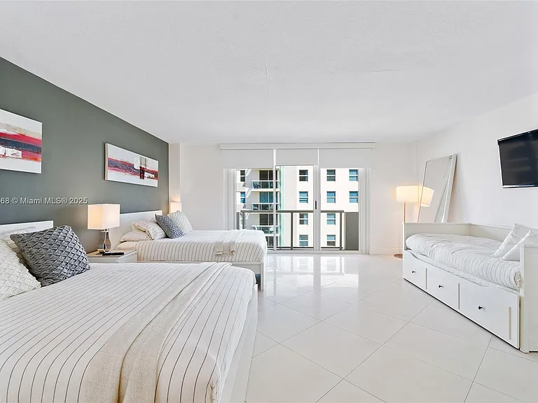 9195 Collins Ave #1103 — Photo 20