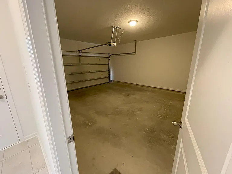 711 Cherry Elm Dr — Photo 32