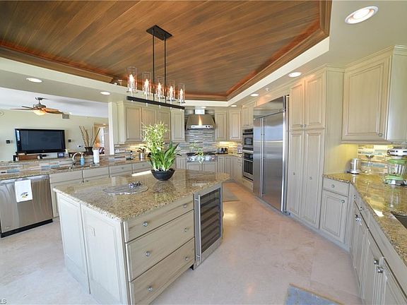 4th image of 9235 Gulf Shore Dr APT 902
