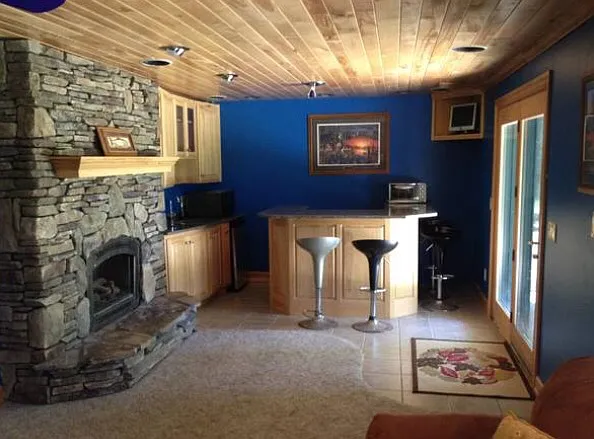 4 bed, 2.5 bath, 3200 sqft, $750 — Photo 3
