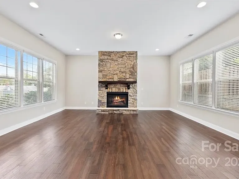 733 Herrin Ave — Photo 4