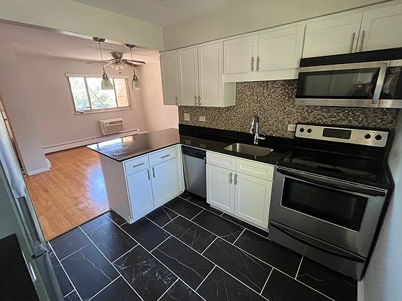 3rd image of 17 N Charlotte St APT G