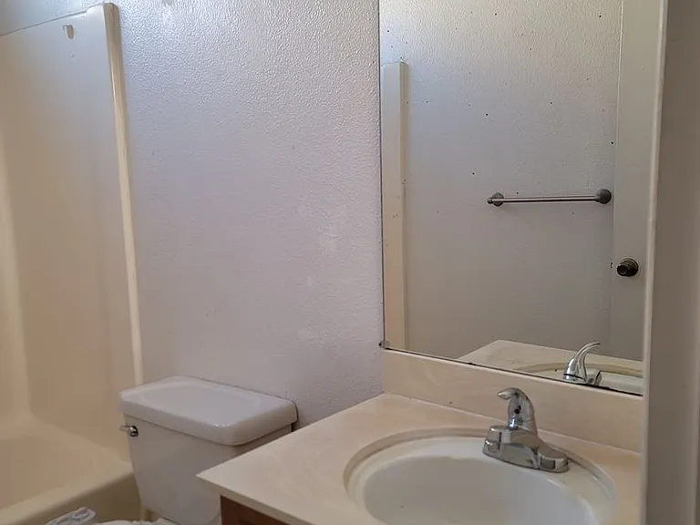1031 Fallbrook Dr — Photo 17