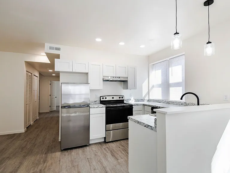 6043 Clemens Ave — Photo 15