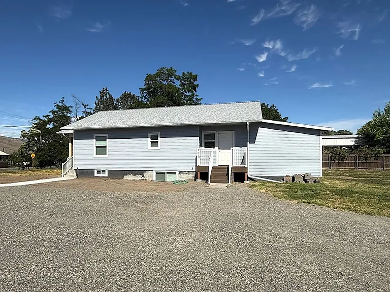 1329 Elm St — Photo 47