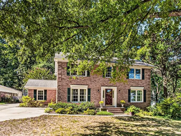 907 Bearhollow Rd, Greensboro, NC 27410