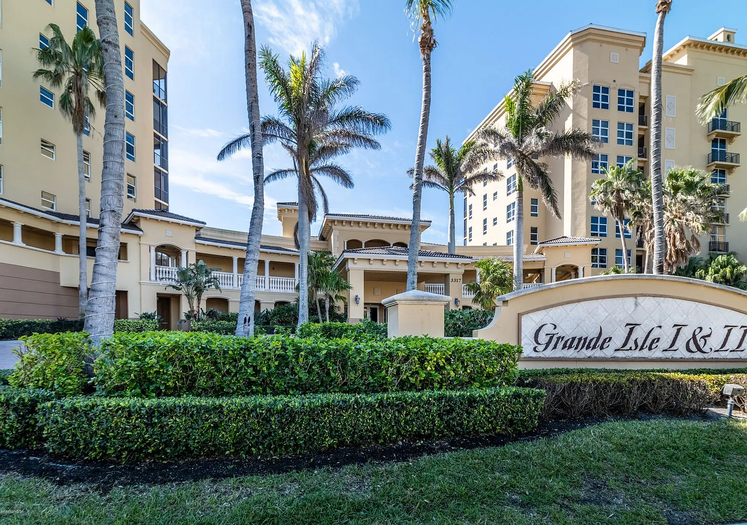 Executive Turnkey Furnished Rental- Waterfront — Photo 1