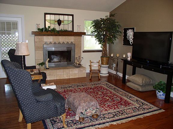 vaulted ceiling lvg room