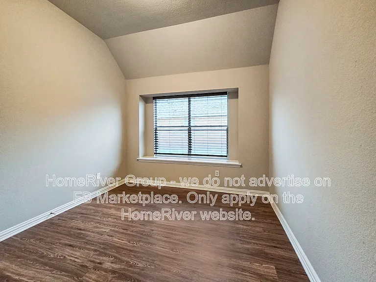 647 E Sandra Ln — Photo 11