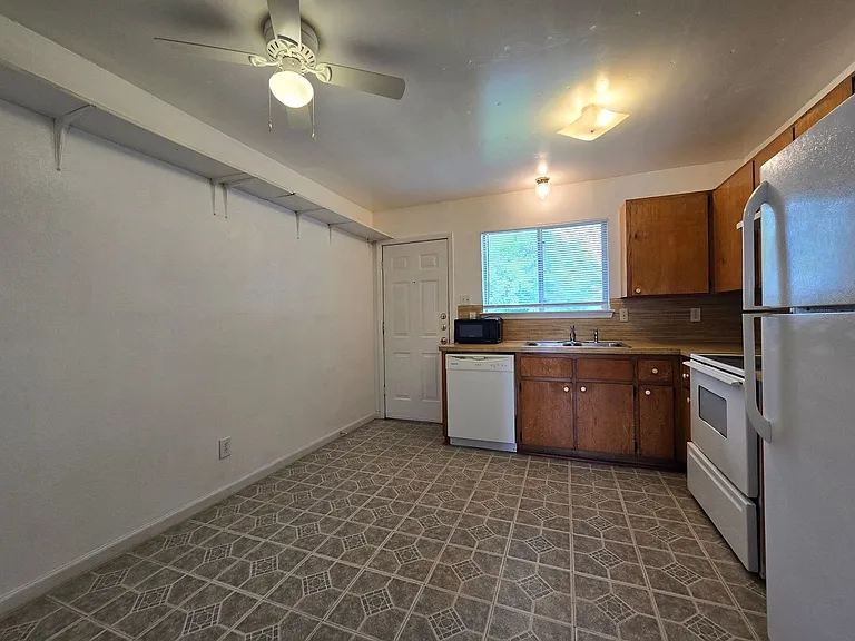 1305 Quail Cir #A — Photo 7