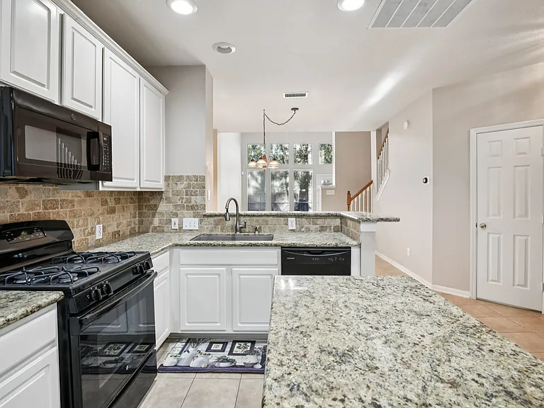27 Endor Forest Pl — Photo 6