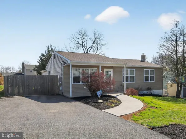 138 S 9th St, Coopersburg, PA 18036