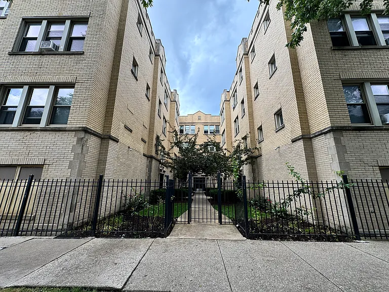 2948 W Belle Plaine Ave #1 — Photo 11