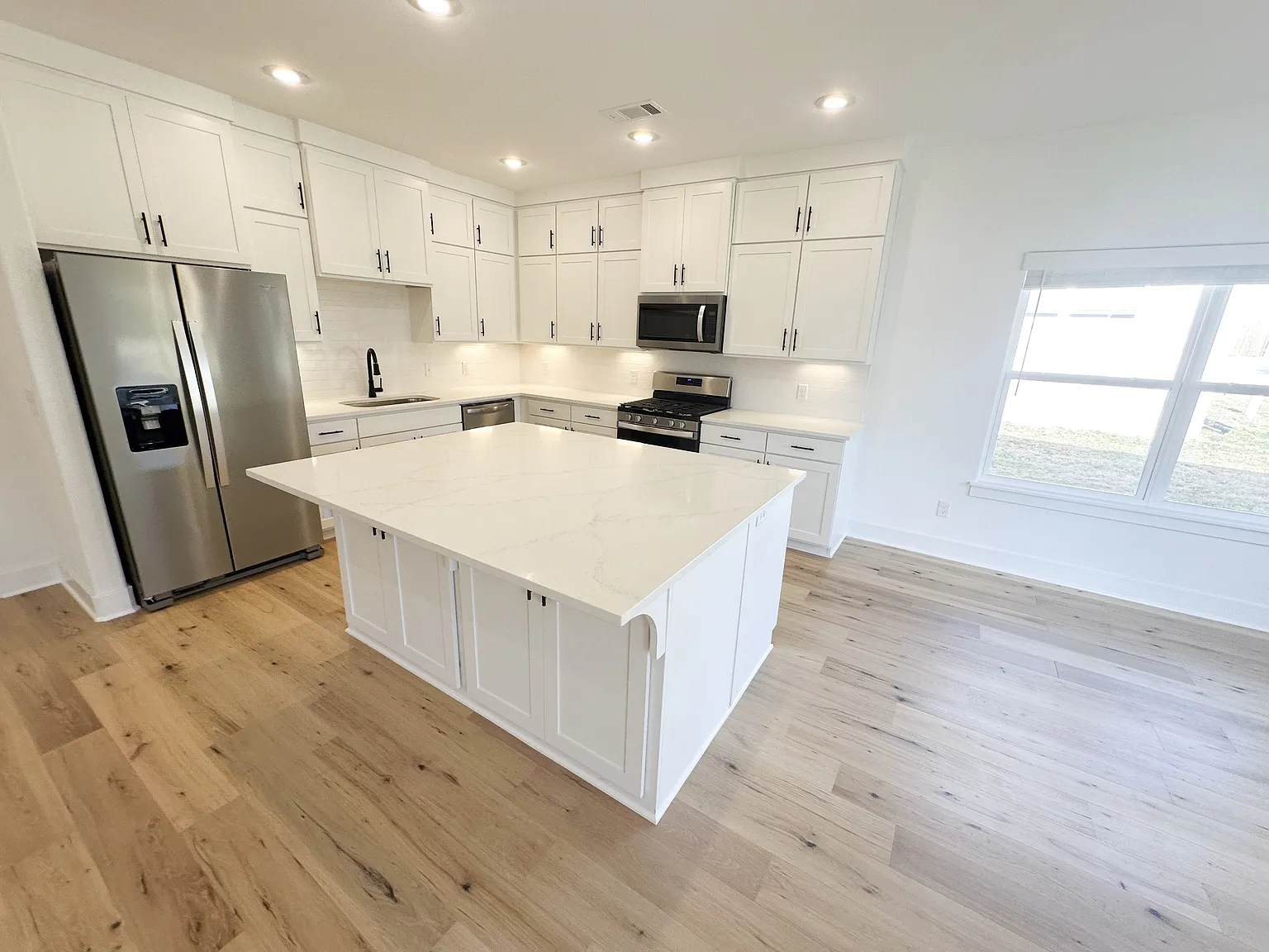 1751 West Holly Street - 1 — Photo 2
