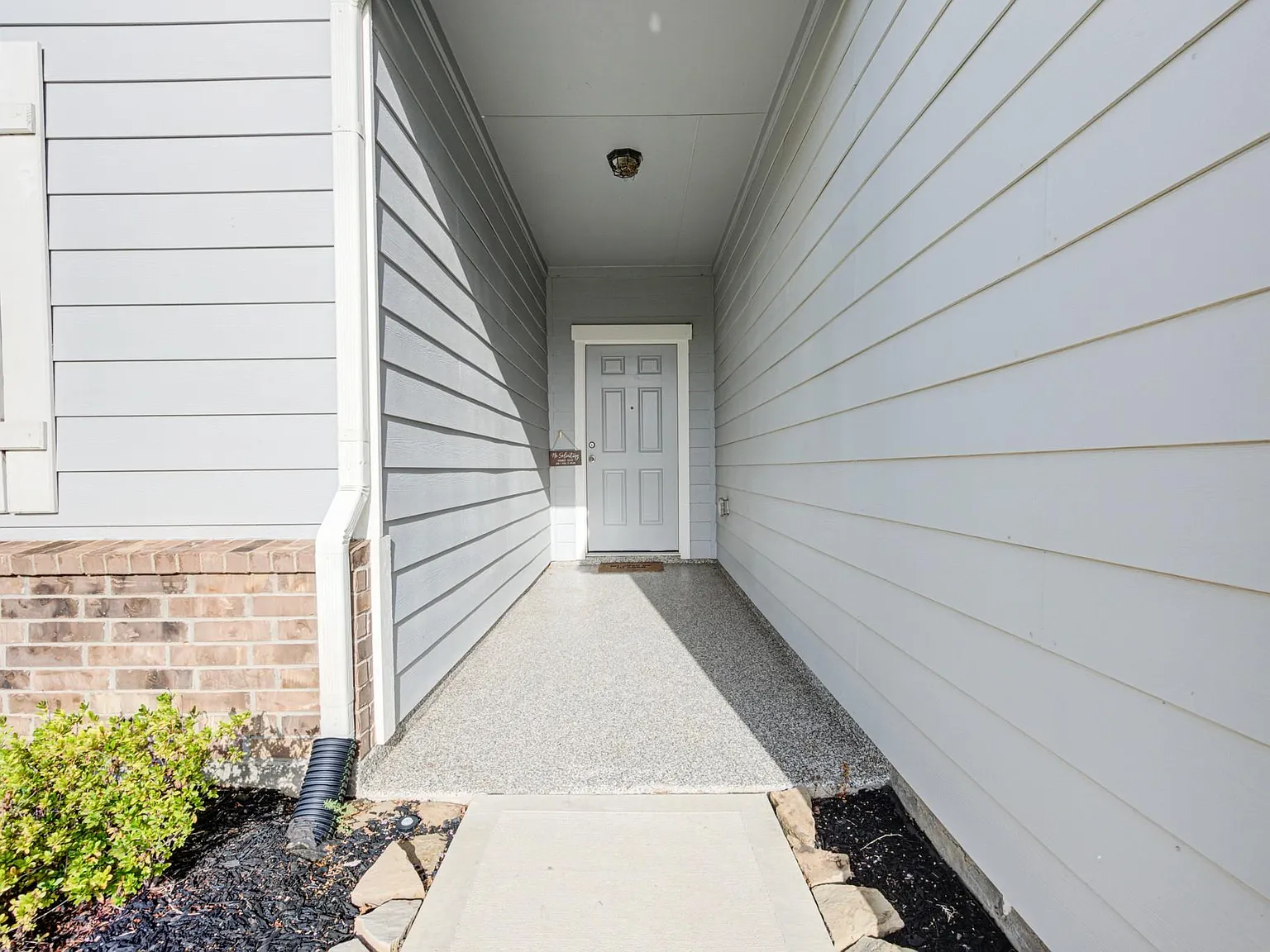 4 bed, 2.0 bath, 1715 sqft, $2,250 — Photo 2
