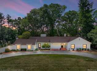 1257 Charrington Rd, Bloomfield Hills, MI 48301