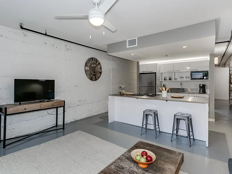 520Commerce — Photo 18