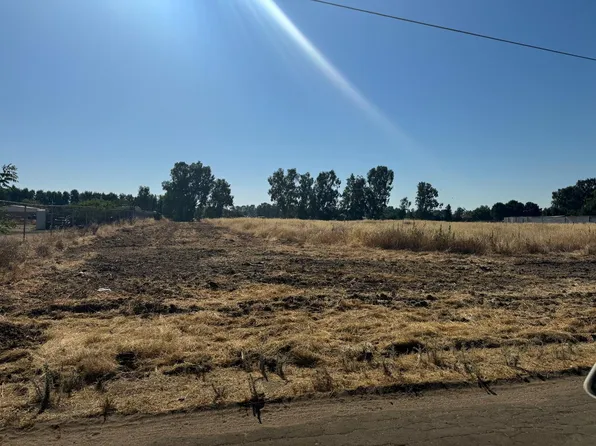 1111 Seabright Dr, Madera, CA 93638