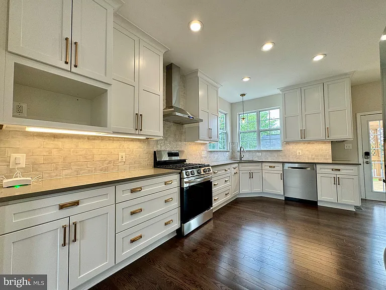 12434 Iona Sound Dr — Photo 4