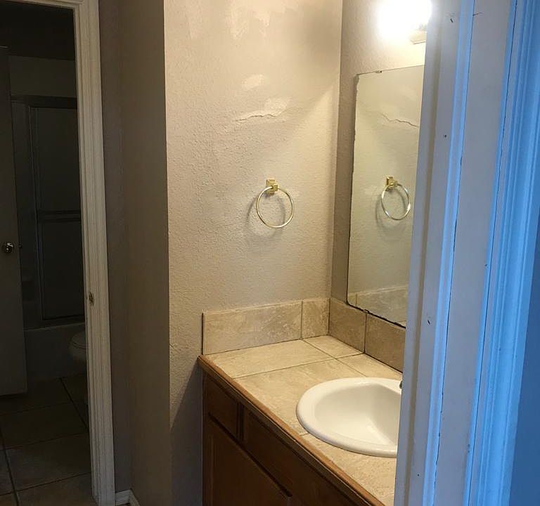 1st image of 2031 E Hill Ter