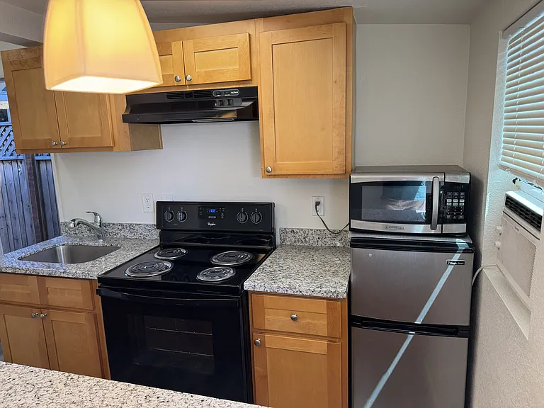 412 N Central Ave #B — Photo 3