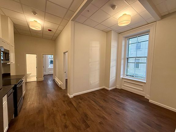 5th image of 134 Middle St Unit 1