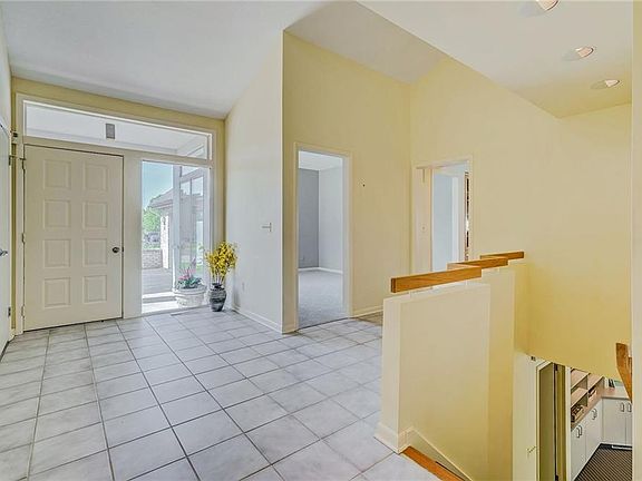 4th image of 15 Caversham Woods