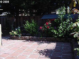 5th image of 1088 SE Roundelay St