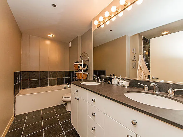 200 W Grand Ave #1603 — Photo 16